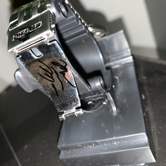 MatthewTuftsMoore’s Diamond Halo Watch Autographed - Picture 3 of 3